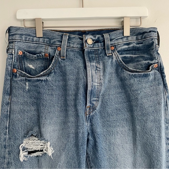 Levi's Women's Blue Distressed Jeans - Picture 6 of 16